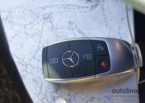 2019 Mercedes-Benz C 300 z USA, uszkodzony, nr VIN 55SWF8DB8KU313321